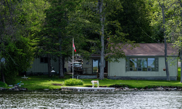  Deer Bay Hideaway overlooking the lake