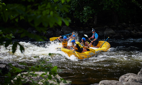  Group rafting