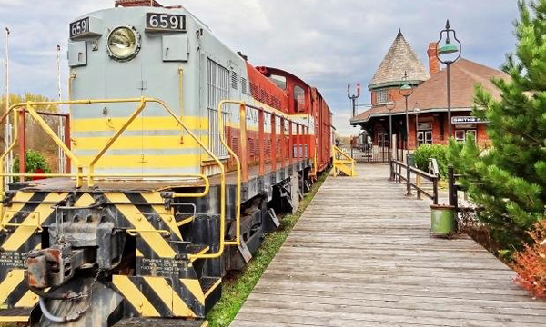 Train beside Smiths Falls railway station