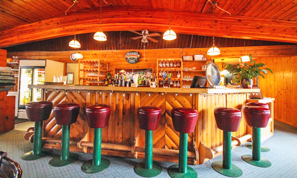  Bar with stools